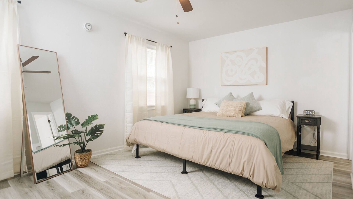 Lynchburg House | Modern townhome in Lynchburg! 3 bed 2.5 bath Only minutes from everything! Cozy!