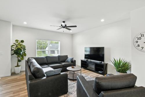Weber House | Modern Townhome Retreat in Prime Location townhouse