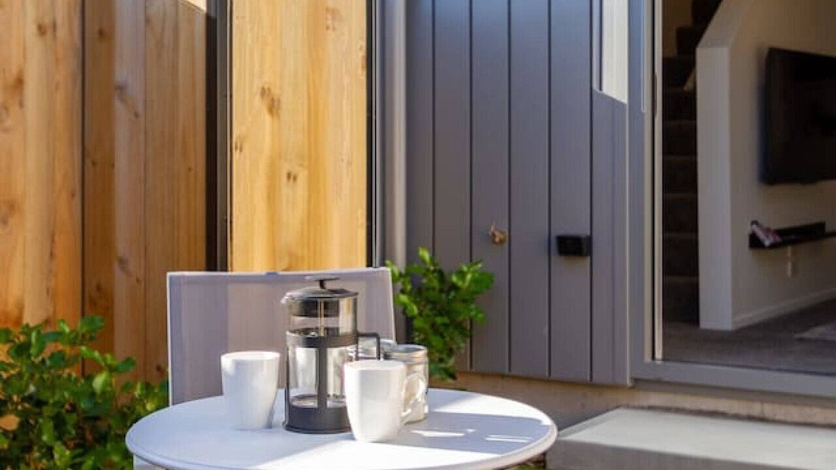 Upper Riccarton House | Modern Townhouse by Middleton Park, 1 bed 1 bath