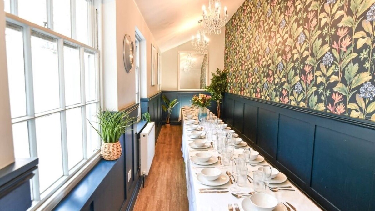 Brighton City Centre House | Modern townhouse in Central Brighton, sleeping 15-32 guests. 2 Mins to beach
