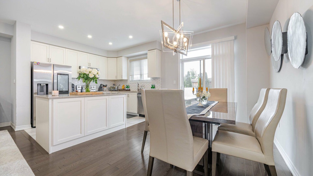 Vaughan House | Modern Townhouse in quiet neighbourhood w/Basement Arcade and Outdoor Hot-tub