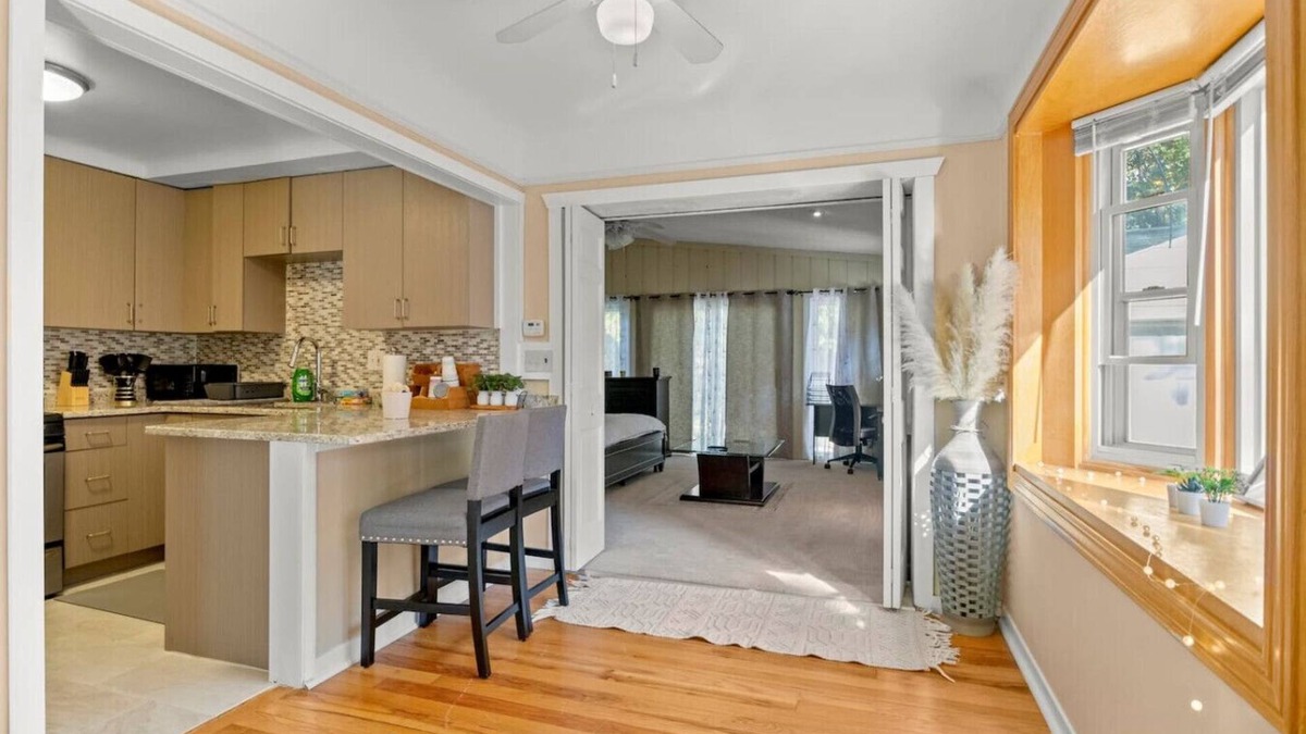 Dearborn House | Modern Townhouse Near Everything Shopping Center