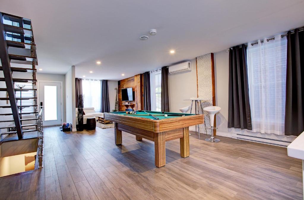 Cote-Saint-Paul House | Modern Townhouse with Rooftop Deck