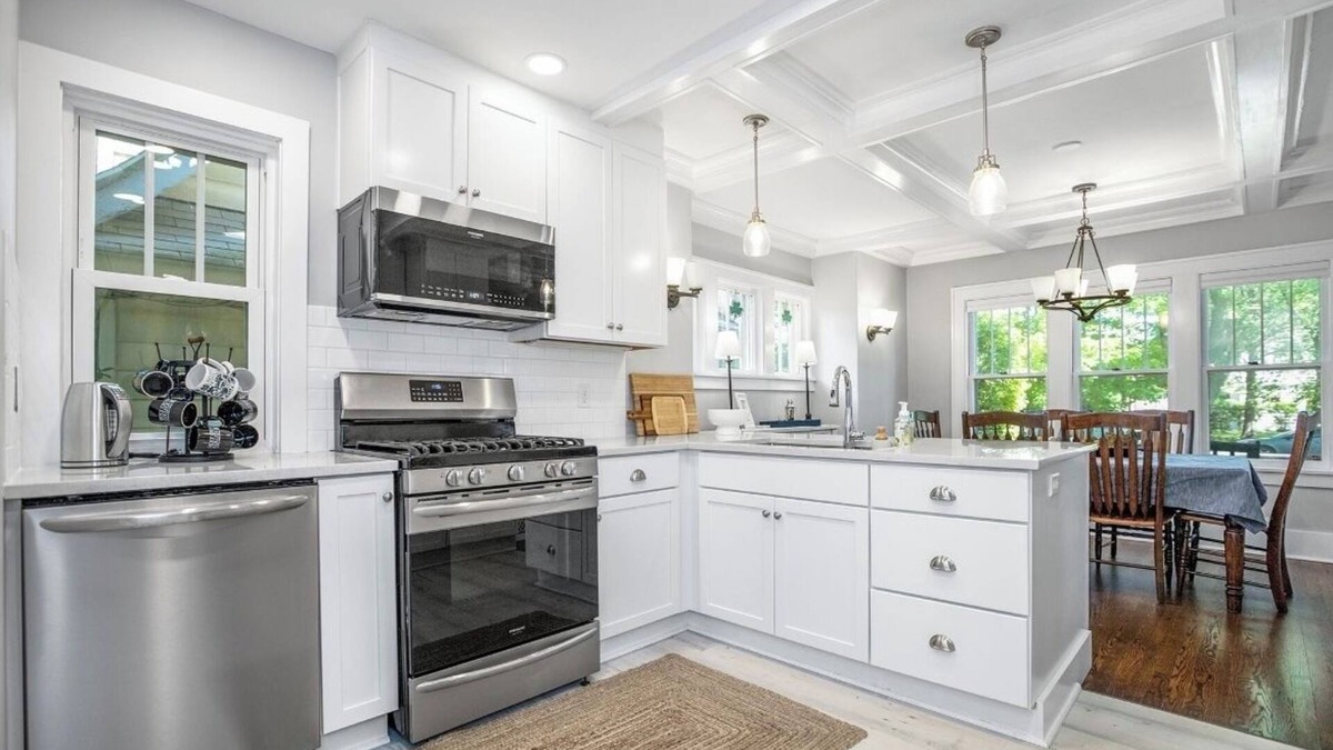 Harters Heights House | Modern Traditional 4-bedroom house in South Bend - Walk to ND!