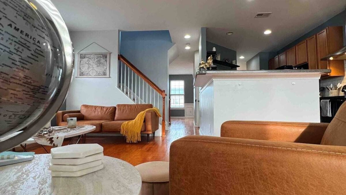 Ladson House | Modern, tranquil townhome 20 minutes from Downtown, Charleston