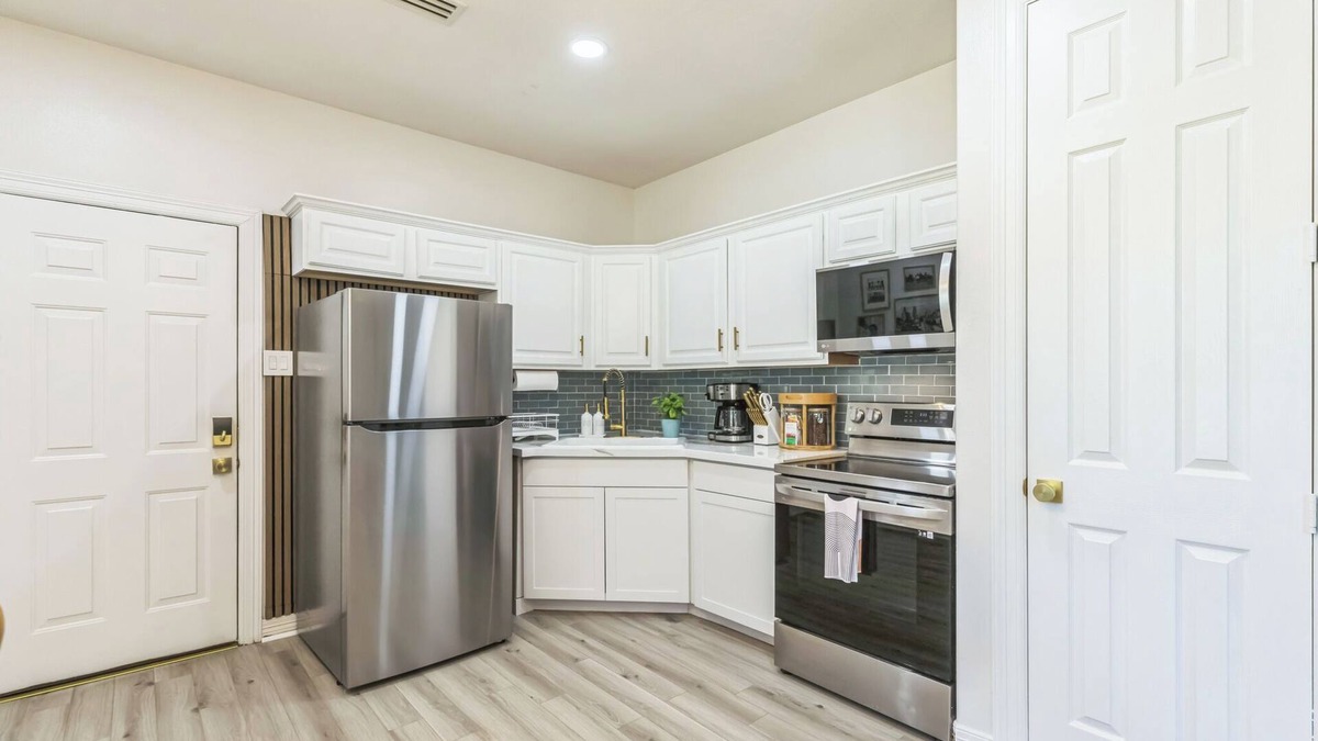 Magnolia House | Modern, Tranquil Woodsy Casita near Houston Private 1BR Retreat with Tejas Charm