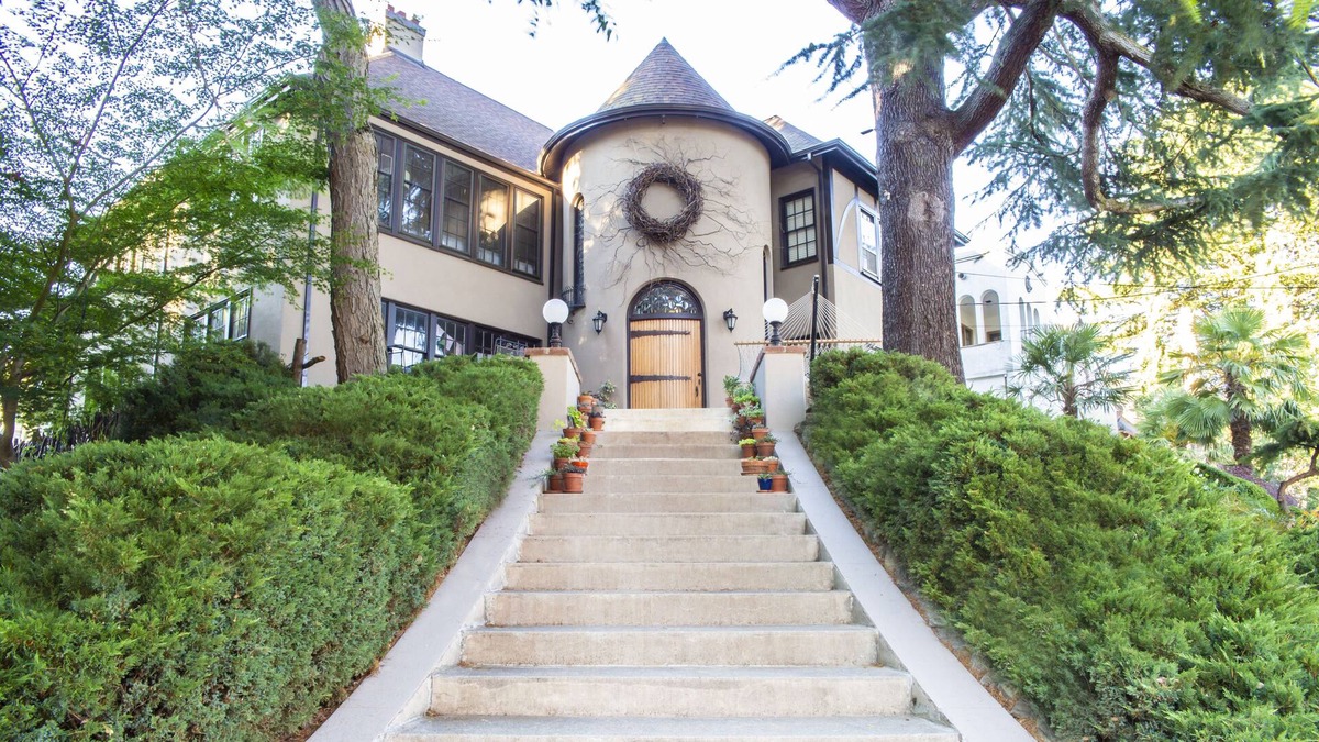 Irvington Apartment | Modern Treehouse in Historic Spanish Turret House