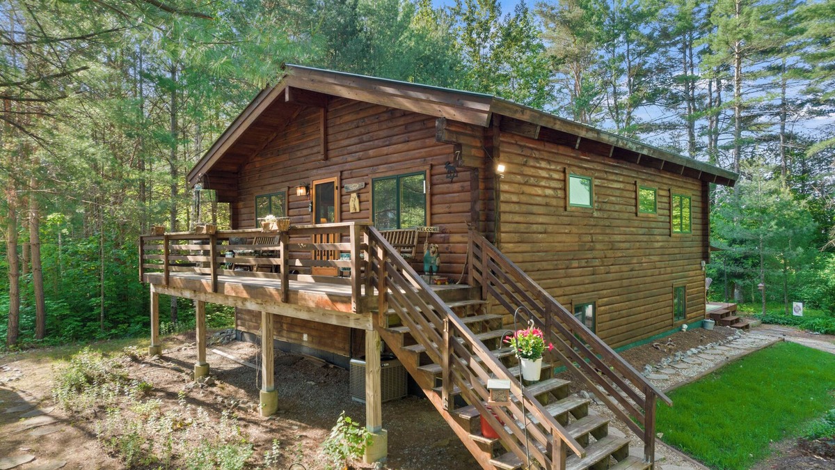 Schroon Lake Cabin | Modern Treetop Log Cabin in the Heart of Schroon Lake