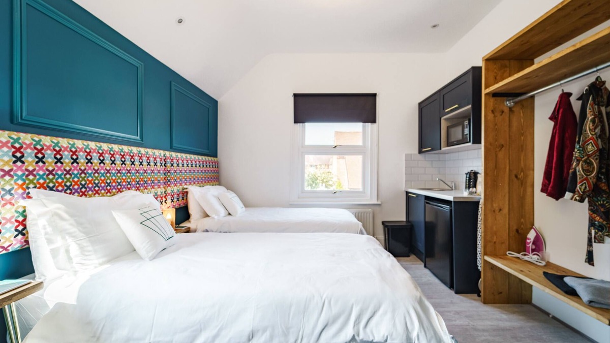 City Centre Apartment | Modern twin studio with kitchenette