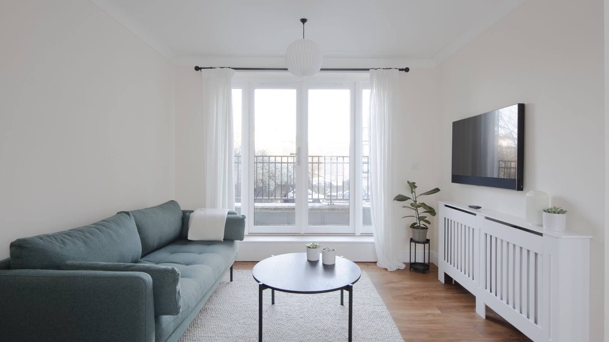 Chelmsford House | Modern Two bed townhouse in quite street