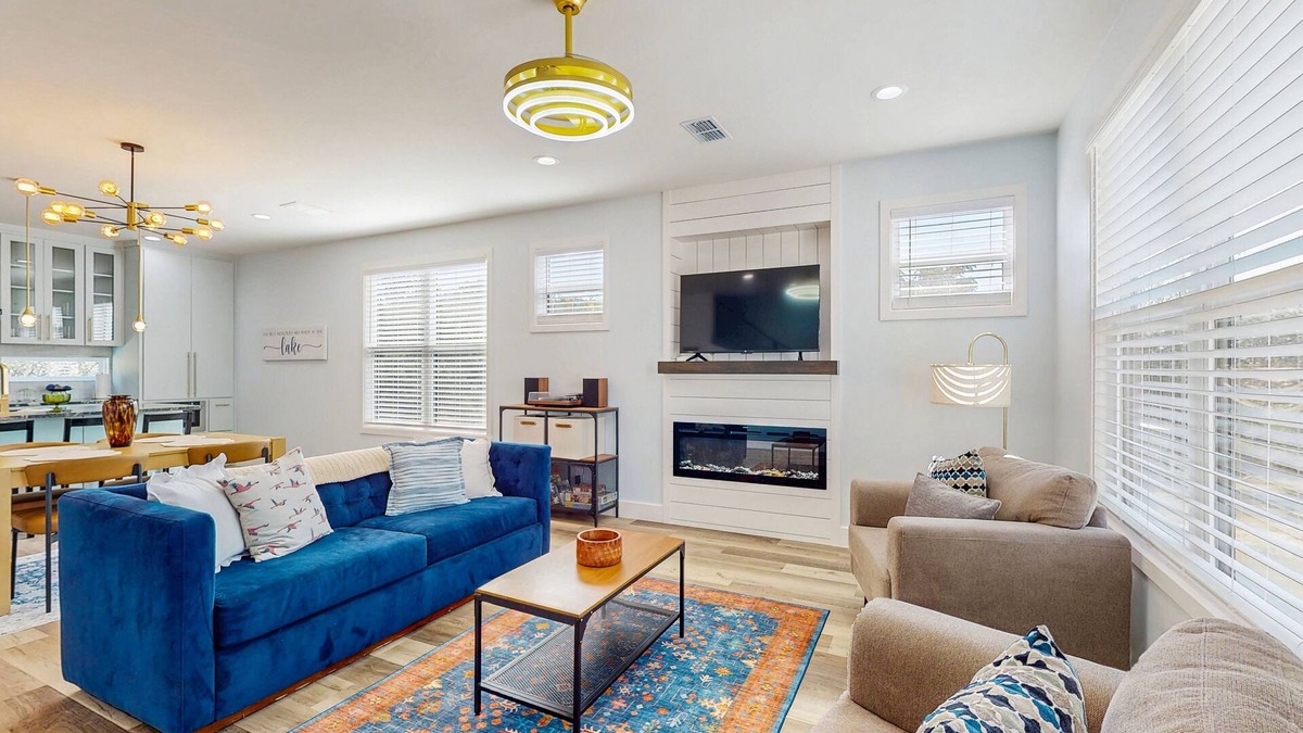 Granite Shoals House | Modern two-story home with kitchen, backyard, patio & dog-friendly