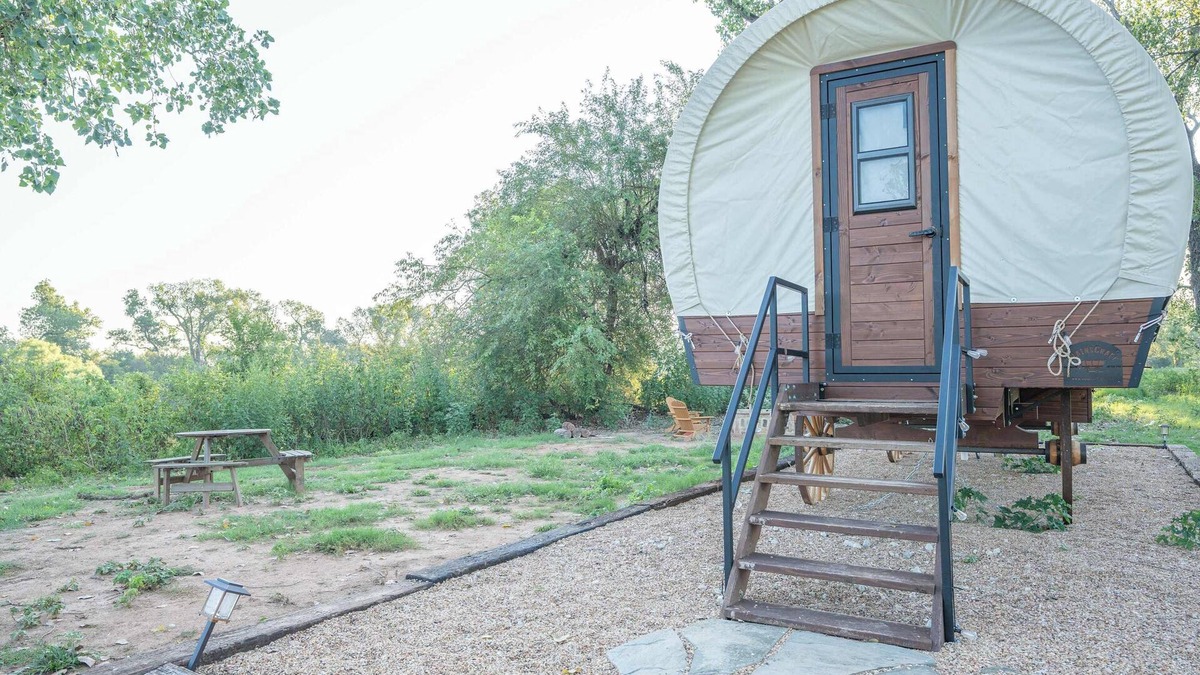 Satin House | Modern_ Unique_Old West Wagon_Spacious_Views