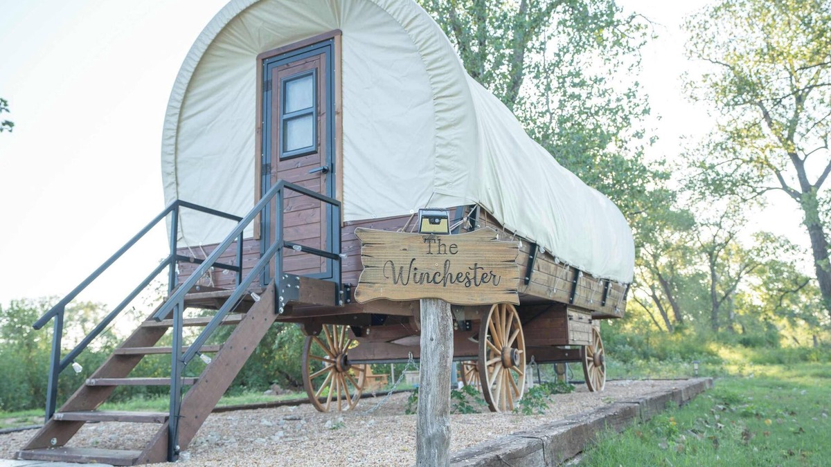 Satin House | Modern_ Unique_Old West Wagon_Spacious_Views