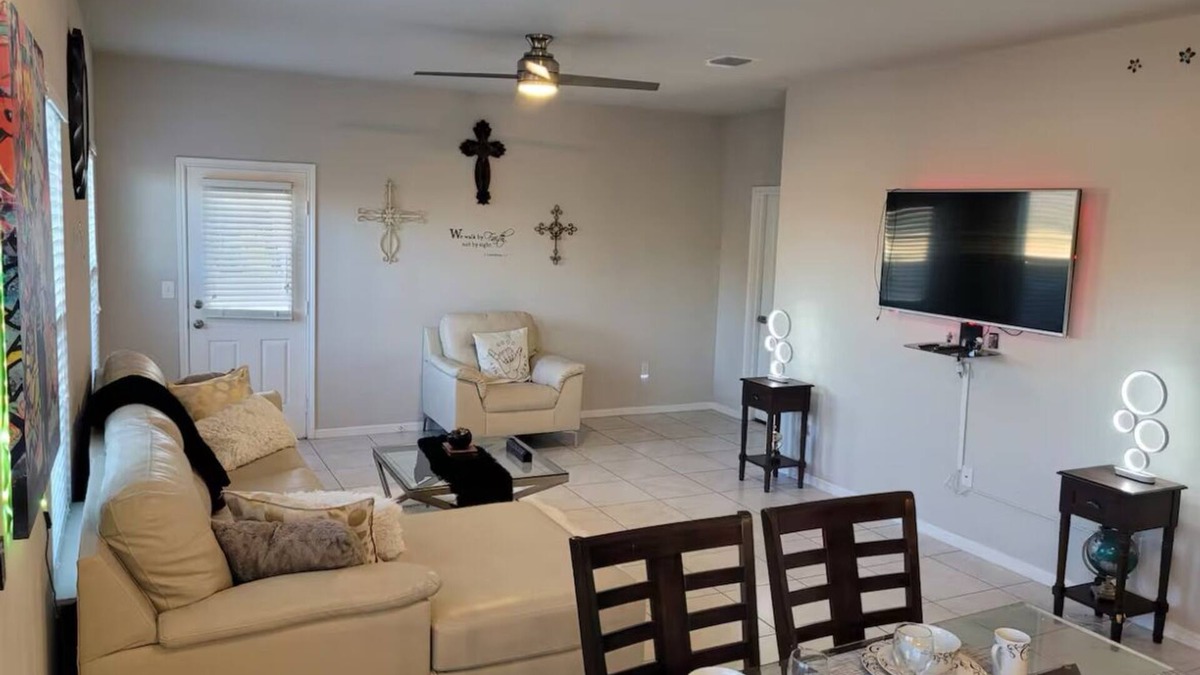 McNeil House | Modern Upbeat Home Minutes from Downtown and North Central Austin