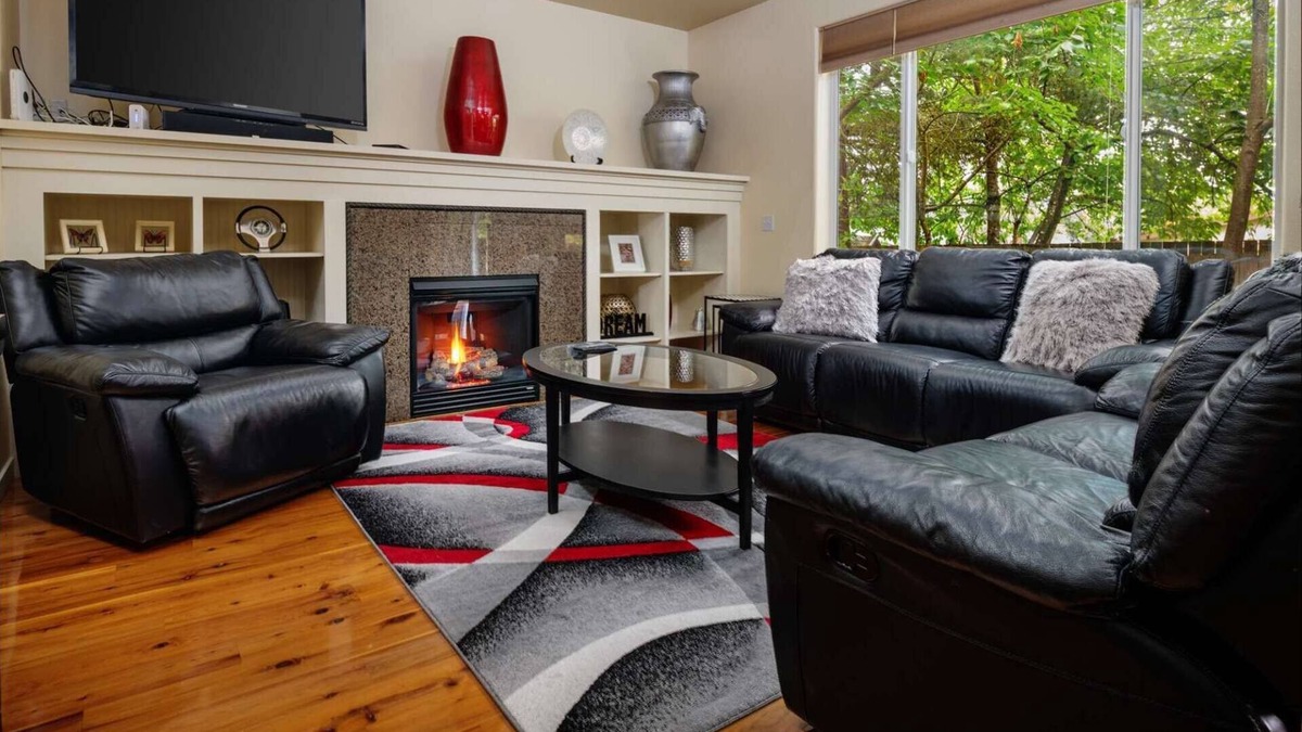 Beaverton House | Modern Updated Home, Game Room, Open Layout, Family Friendly, Near Intel & Nike 5 Min Walk to MAX