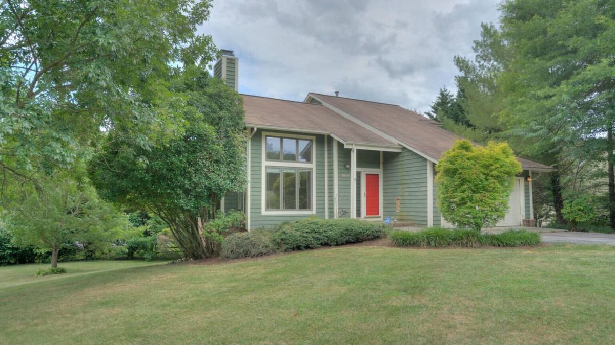 Blacksburg House | Modern Updated Home Only 1 Mile From Virginia Tech Campus - Sleeps 6