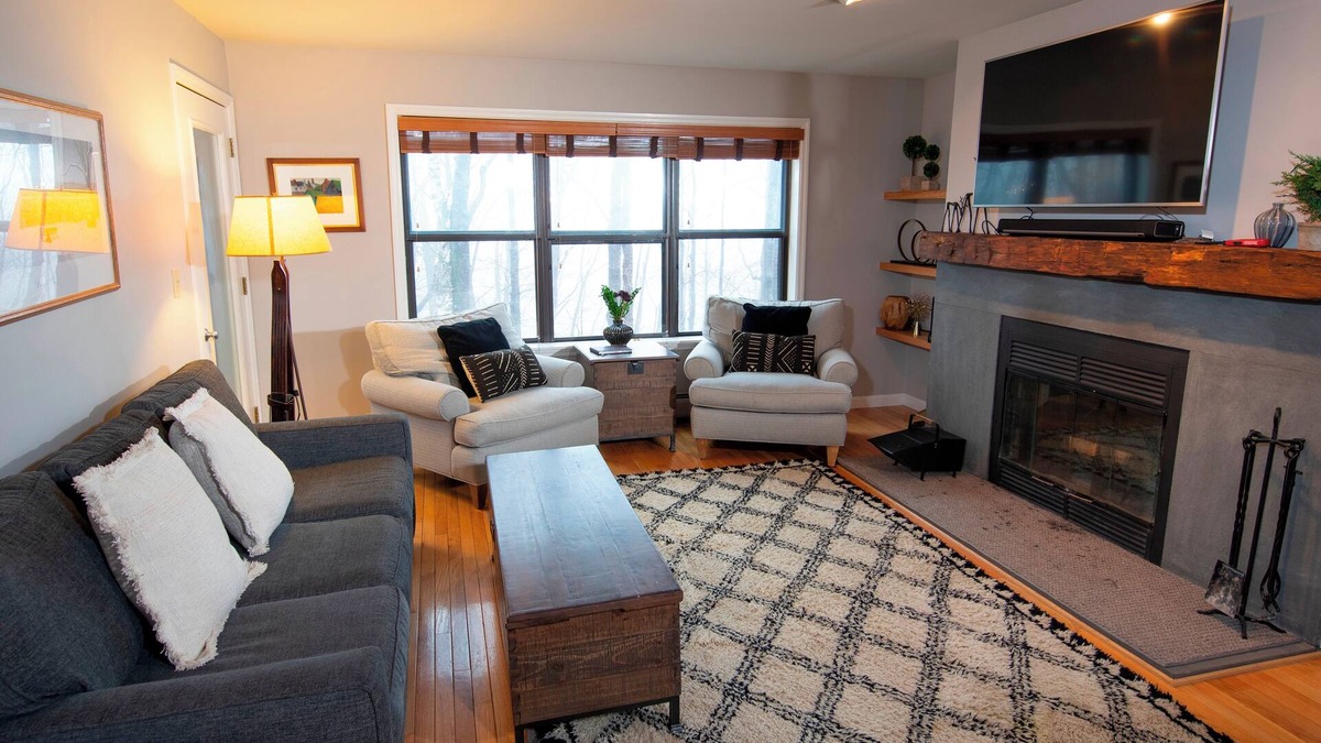 Ludlow Condo | Modern & Updated Winterplace 3Br- Sleeps 12