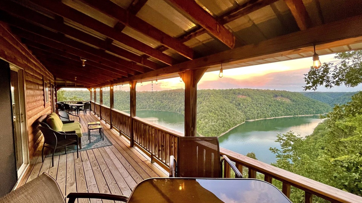 Baxter Cabin | MODERN UPSCALE CABIN WITH UNOBSTRUCTED LAKE & MOUNTAIN VIEWS