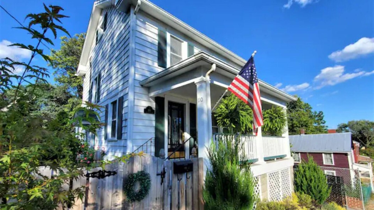 Winchester House | Modern Upscale Home, Historic Downtown Winchester