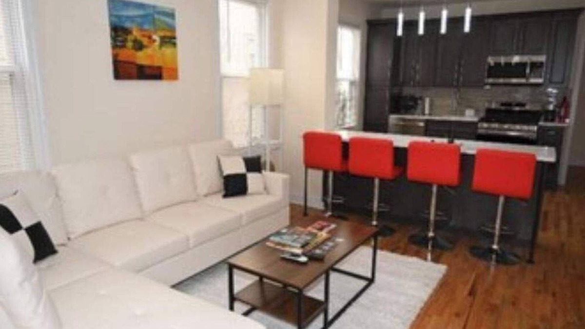 Newark Apartment | Modern Urban Oasis 10 min to EWR airport. 25 min to NYC 15 min to NJPAC