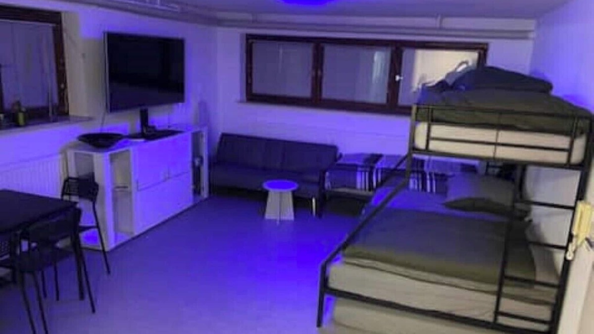 Magstadt Apartment | Modern Urban Studio Apartment S-bahn 27qm for 6 Near Mercedes Benz Sindelfingen