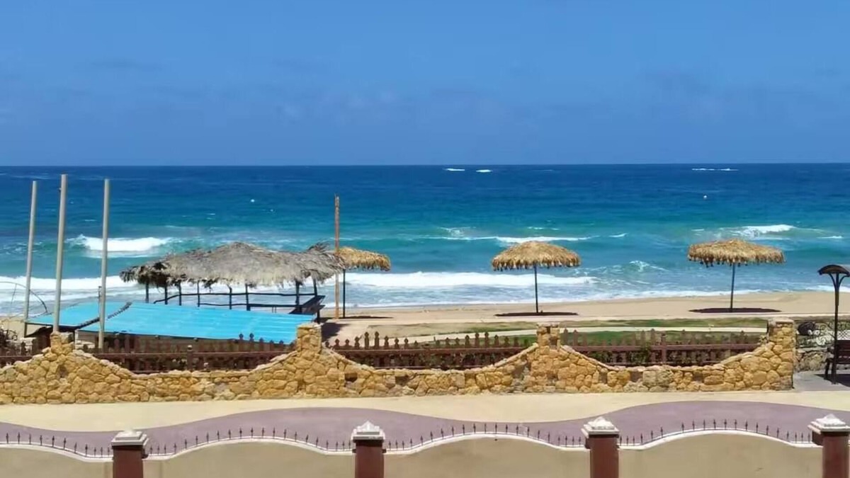 Al-Muntazah Villa | Modern Villa: Garden Netflix Beach Access