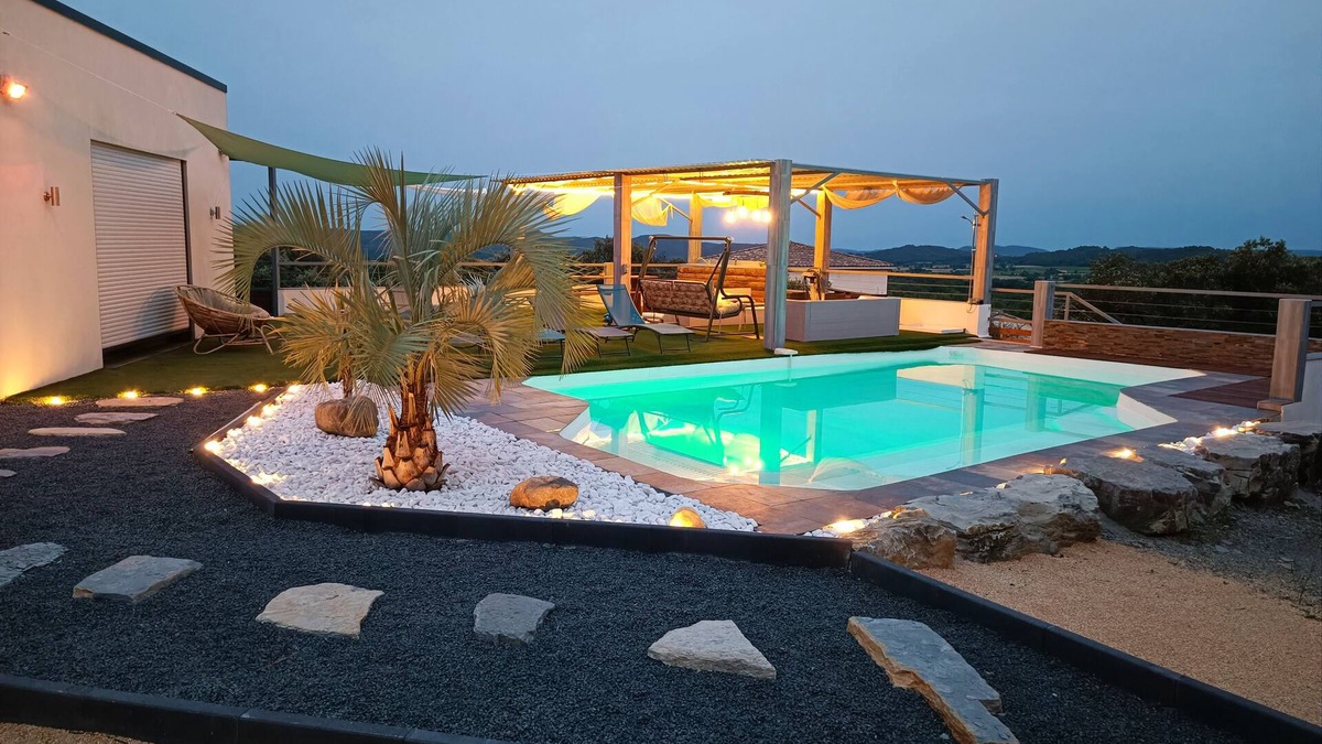Saint-Jean-de-Crieulon Villa | Modern villa with pool, breathtaking views, quiet, ideal for families