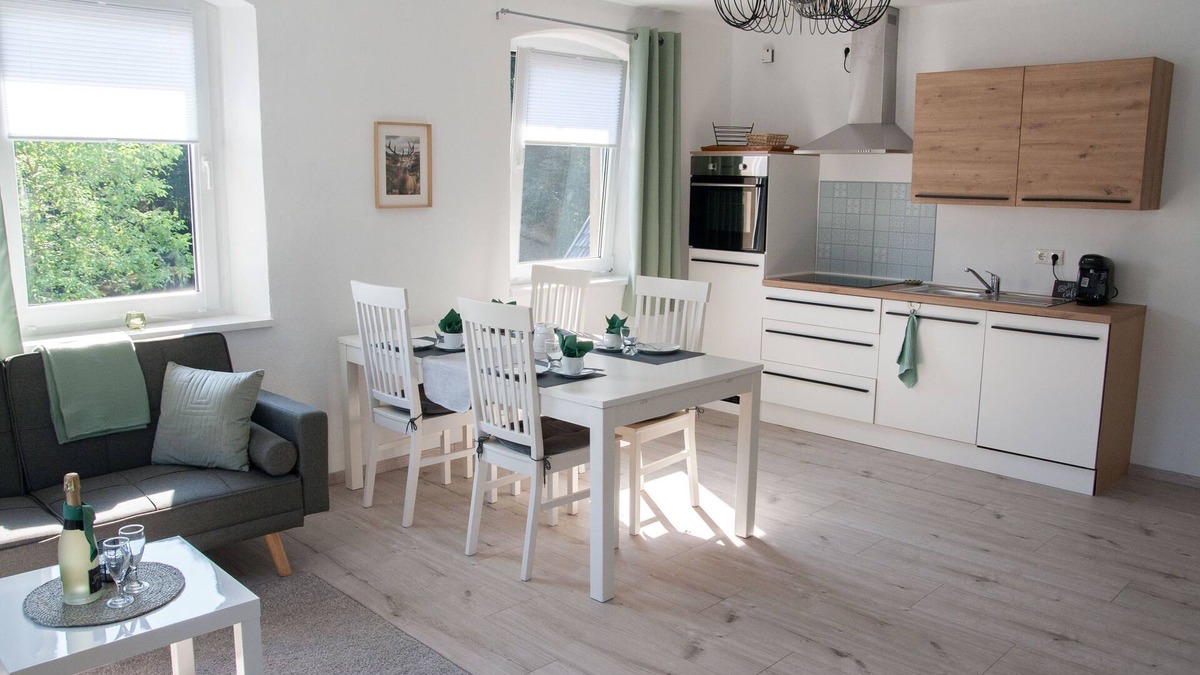 Untersteinach Apartment | Modern vacation apartment (80 sqm) with covered terrace and garden