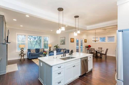 Shelby Hills House | Modern Vacation Home III