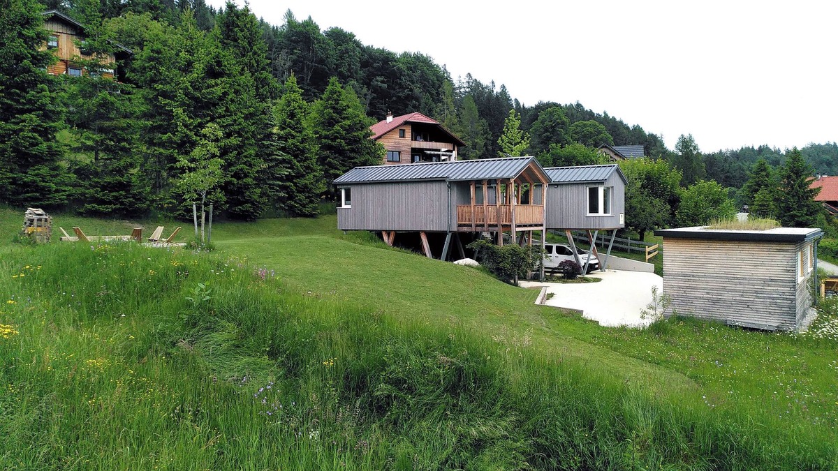 Pinsdorf House | Modern vacation home on the mountain with large garden in the beautiful Salzkammergut region