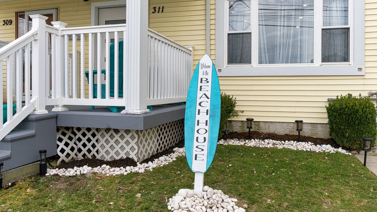 Queens Apartment | Modern vacation rental w/hot tub. 15 minutes from the airport