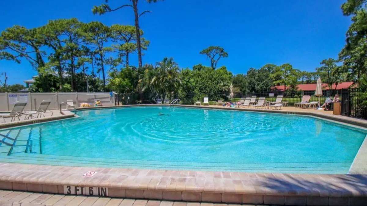 Sarasota Villa | Modern Vacation Resort Style 2 bedroom, 2 bath Villa just 4 miles to Siesta Key