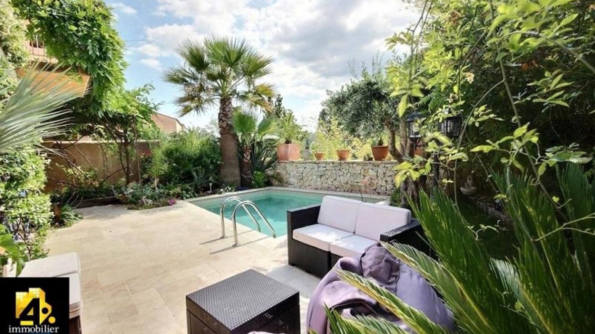 La Bouverie House | Modern Villa with beautiful garden, heated pool, barbeque area, close to beaches