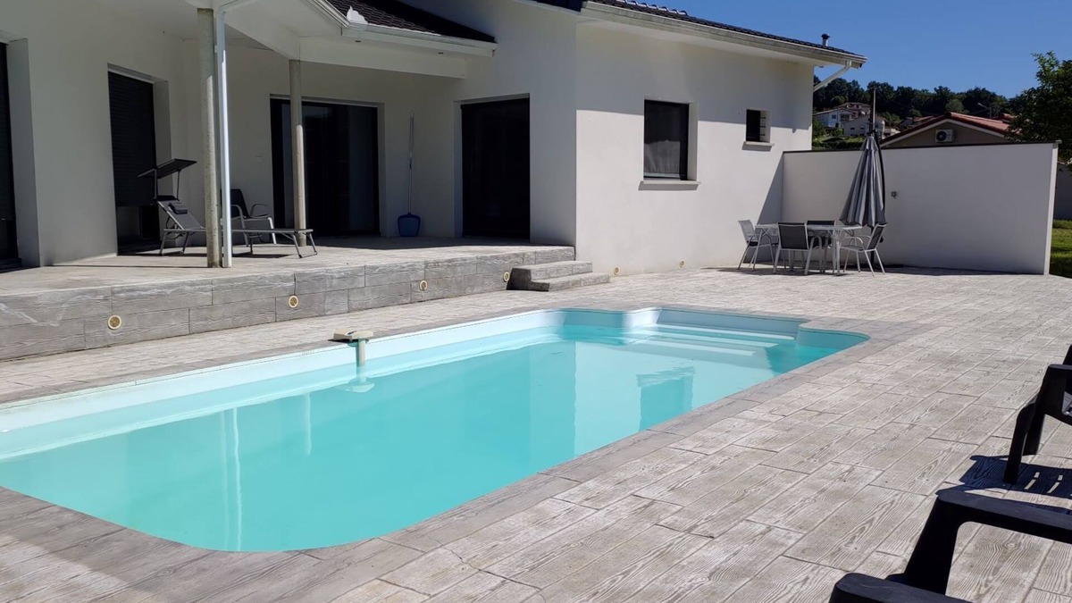 Villeneuve-de-Riviere Villa | Modern villa with swimming pool and small gym