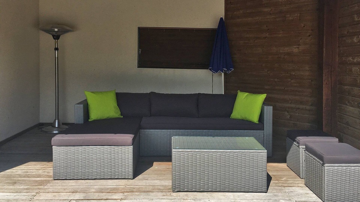 Brives-sur-Charente Villa | Modern Villa with Pool in Brives