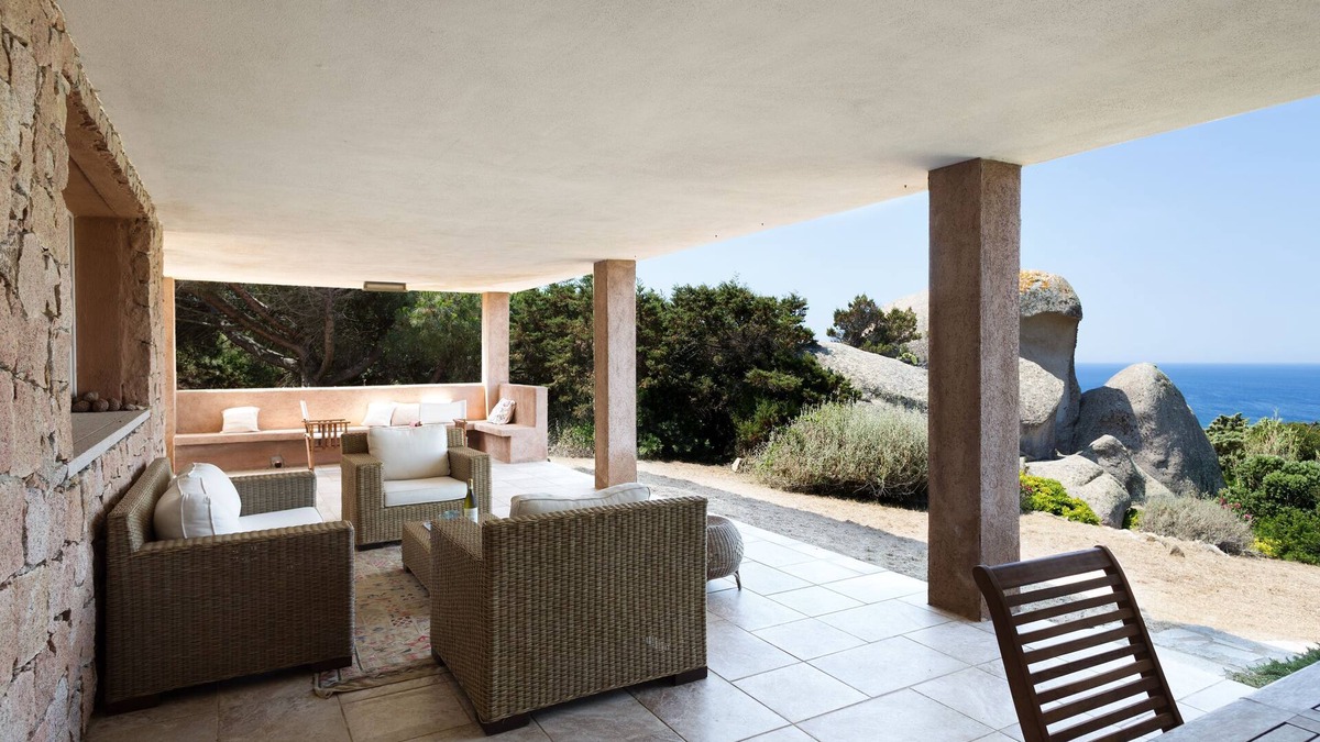 Santa Reparata Villa | Modern Villa "I Graniti" Close to Beach with Sea View, Patio, Air Conditioning and Wi-Fi