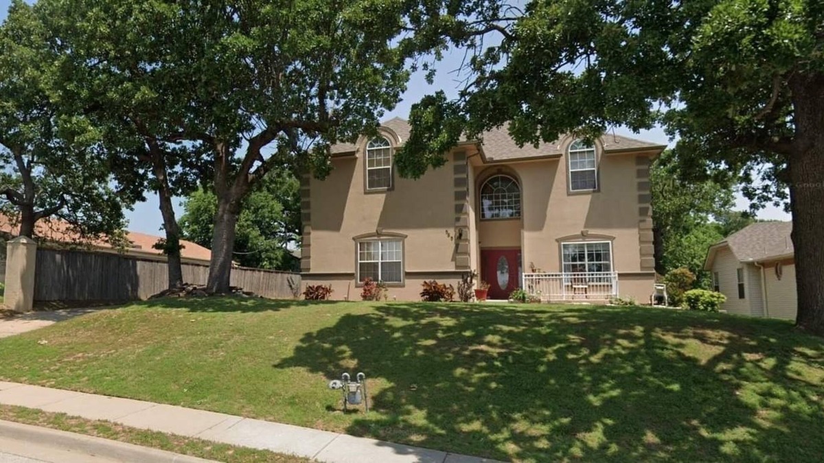 Downtown Tulsa Villa | Modern Villa,1 mile from Downtown Tulsa, Historic Neighborhoods and Expwy.