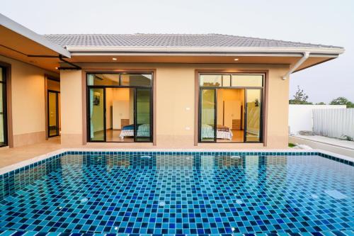 Hin Lek Fai Villa | Modern Villa Club House Hua Hin 32 泳池四合院