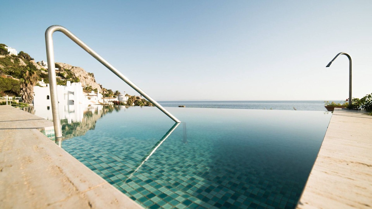 Atlanterra Ski Chalet | Modern villa in 1st line with infinity pool, spa, with 6 rooms. WIFI
