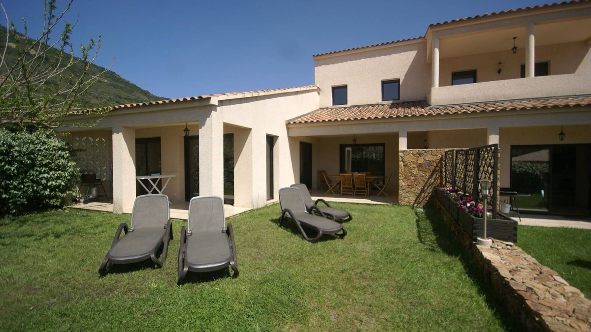 Vico Villa | Modern Villa in Coggia with Balcony