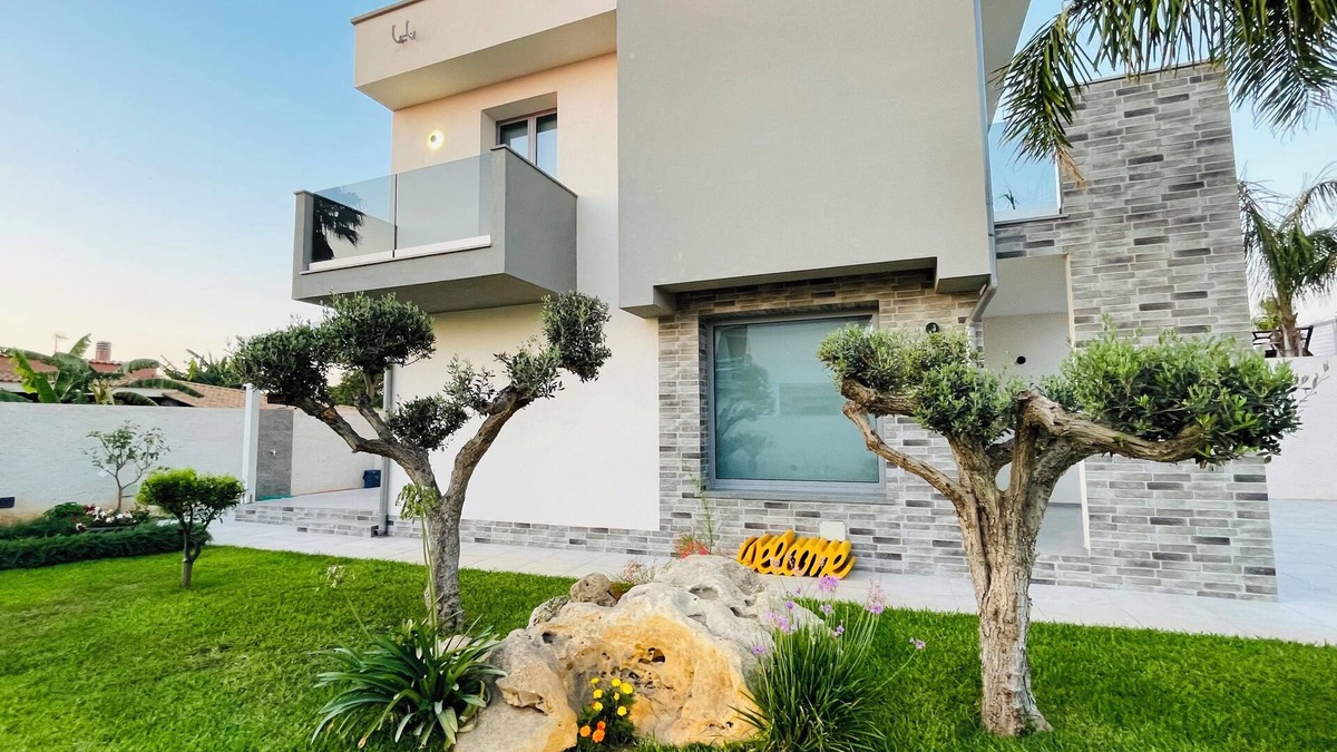 Marsala Villa | Modern Villa in Sicily, comfort, relax, garden and parking