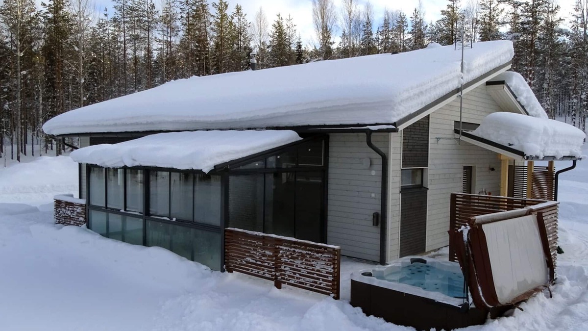Sonka Cottage | Modern Villa Lumikko with outdoor hot tub.