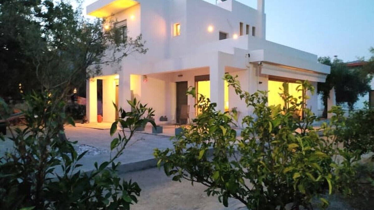 Kineta Villa | Modern Villa near beach between Athens-Attica and Corinth-Peloponnese