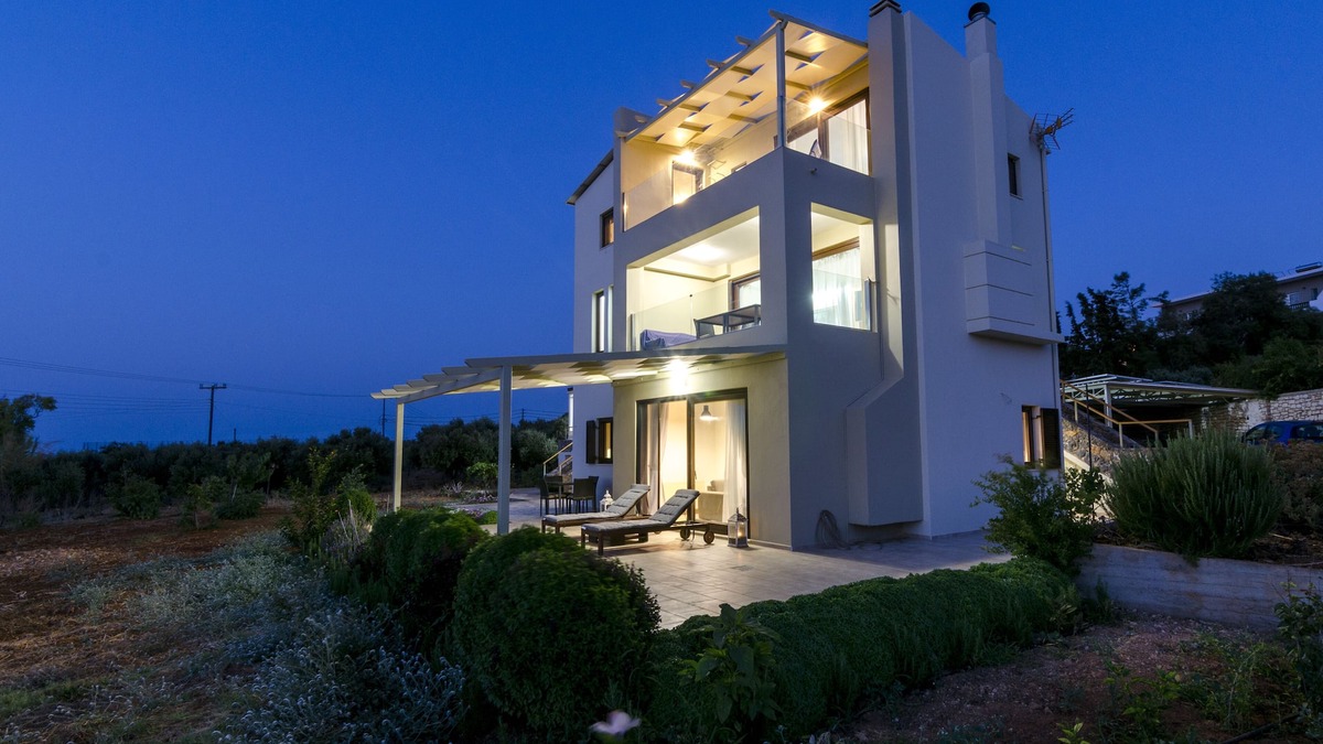 Anissaras Villa | Modern villa P&A close to the beach