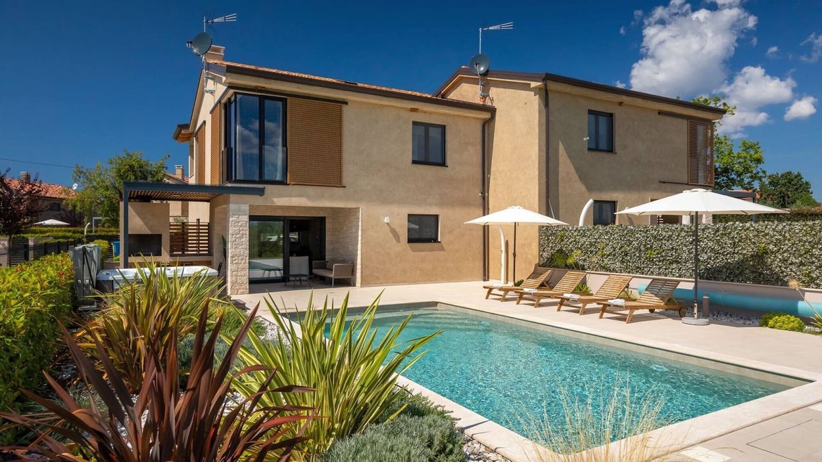 Kadumi Villa | Modern villa San Vincenti with pool in Porec