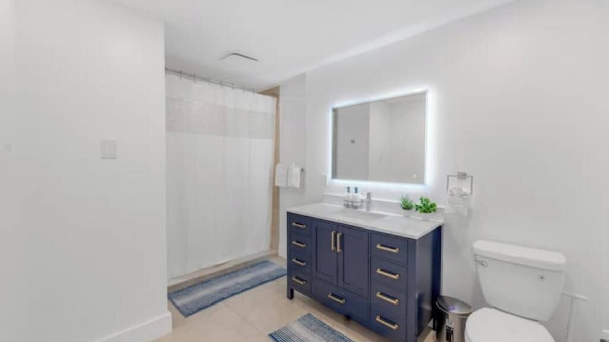 Pembroke Pines Villa | Modern Villa w/Heated Pool & Spa