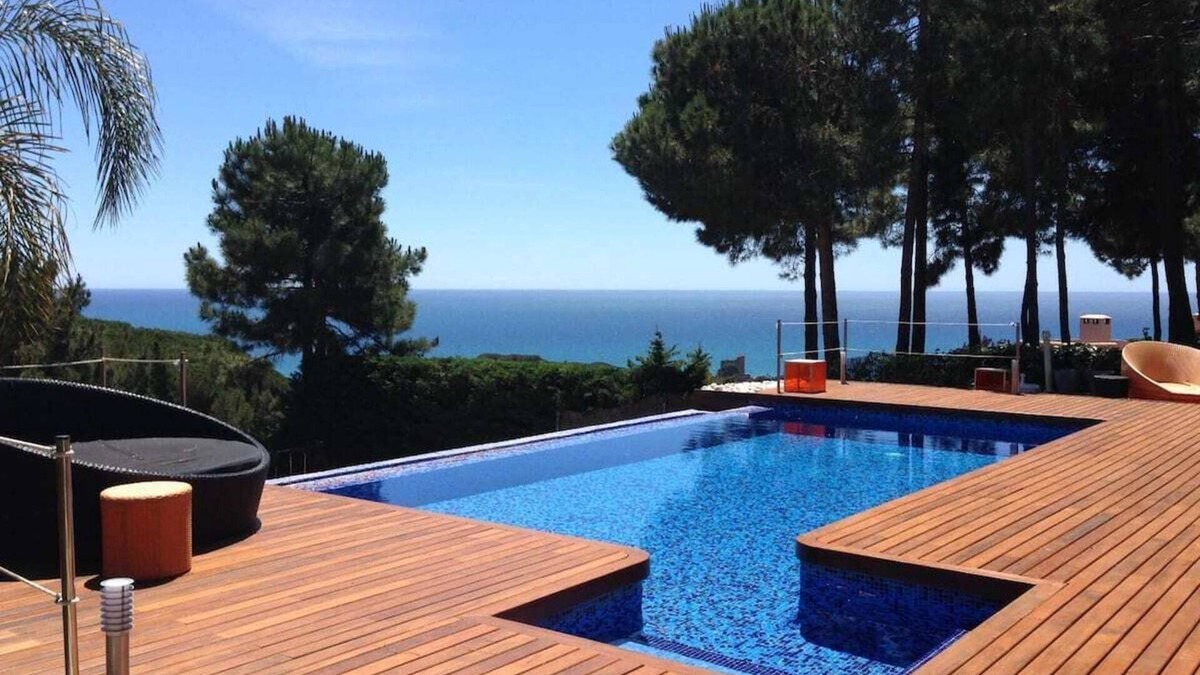 Sant Pol De Mar Villa | Modern Villa with Ocean views, Infinity Pool, Garden & Wi-Fi