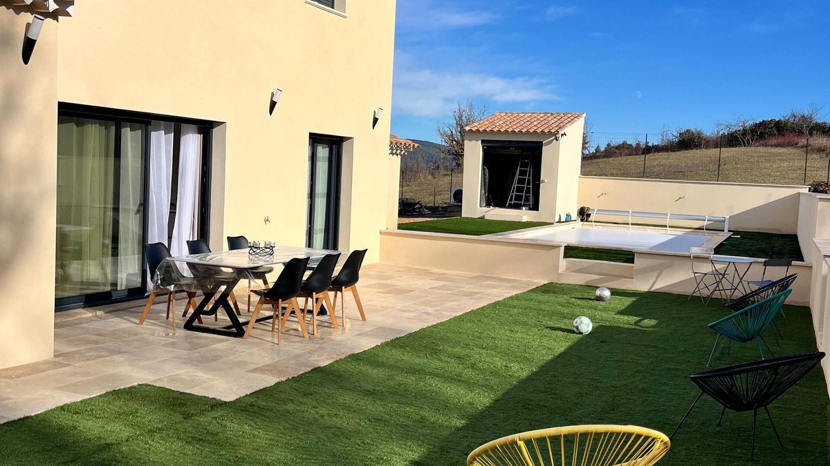 Apt Villa | Modern villa with 4 bedrooms, heated pool and panoramic views