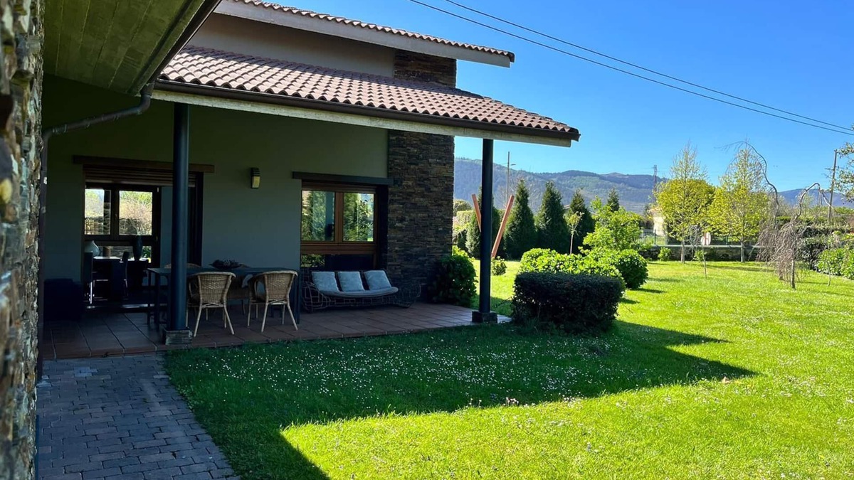 San Pedro de la Ribera Ski Chalet | Modern villa with garden in Cudillero