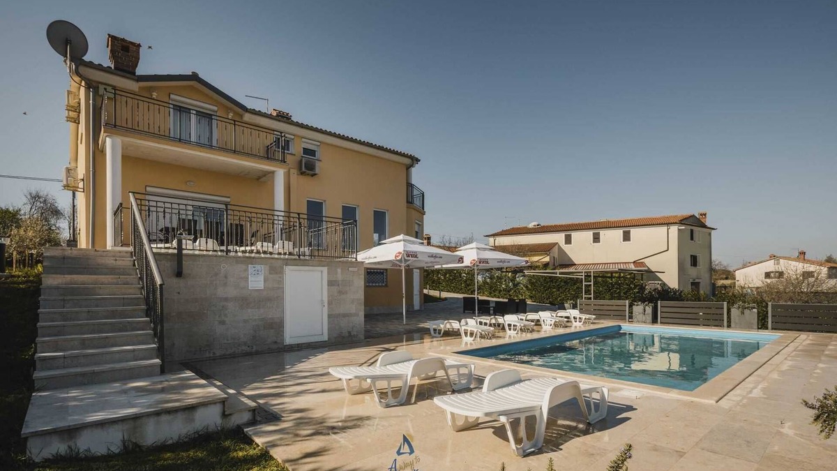 Momjan Villa | Modern Villa with Heated Pool Close to Beaches for up to 8+2 Guests